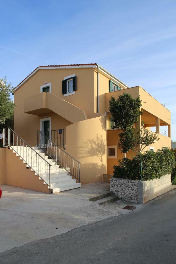 Apartment Zara Razanj